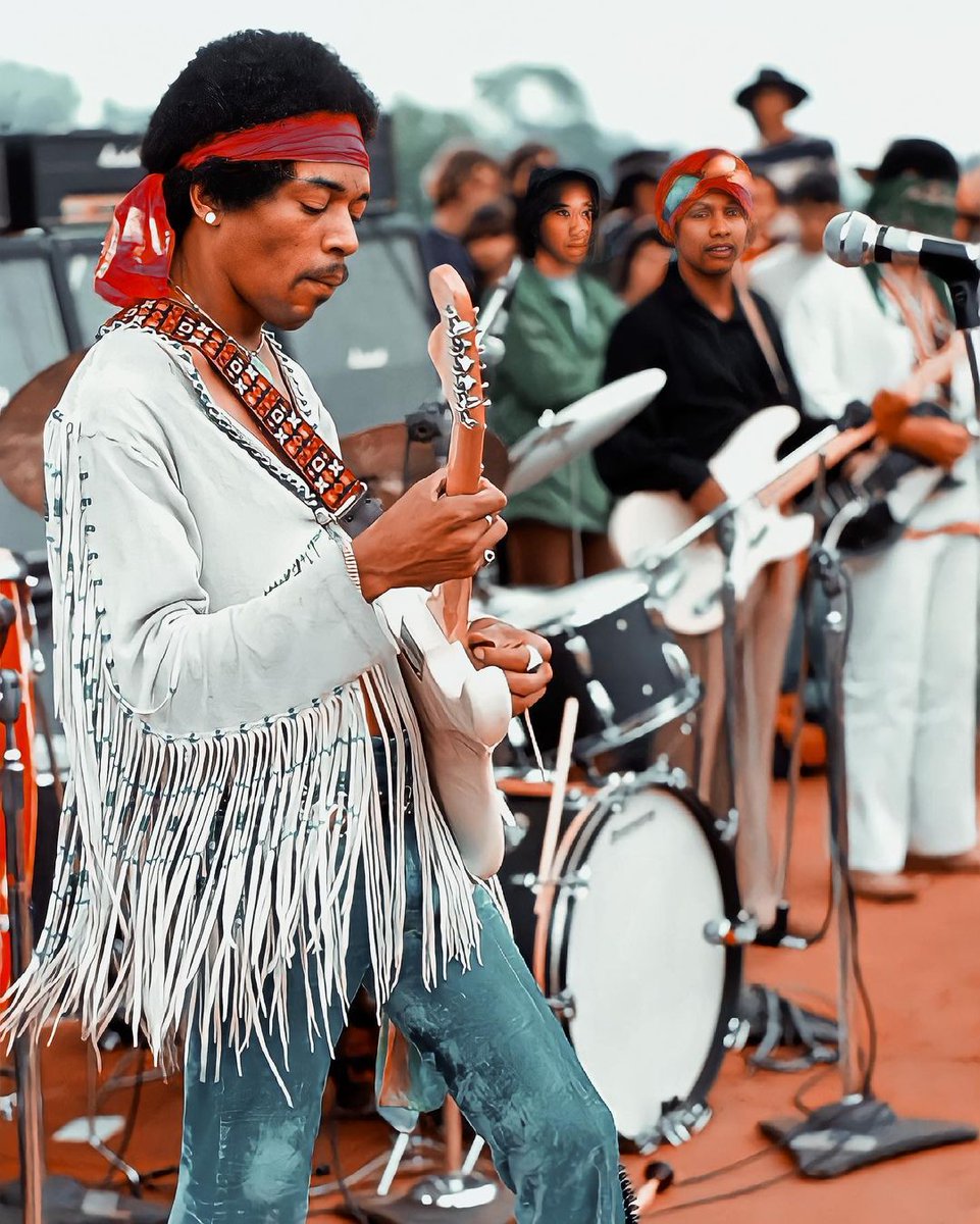 Jimi Hendrix performing ‘The Star Spangled Bannerʼ at Woodstock (1969)