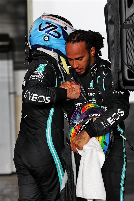 LH44_Lisa's tweet photo. Well done @LewisHamilton π on #Pole102 π yesterday ππΎ What.A.Lap #TeamLH #QatarGP https://t.co/Ph5DTEuYTY