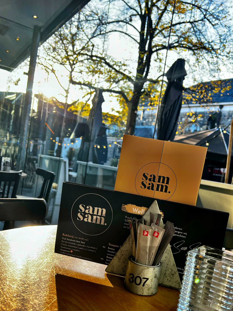 Het is lekker weer om de stad in te gaan! Zien we je zo voor een lekkere lunch, koffie, borrel of een vroeg diner?

#samsam #eetcafe #restaurant #gastvrij #uiteten #diner #lunch #borrel #oudemarkt #enschedecentrum #enschedestadvannu #enschedecity