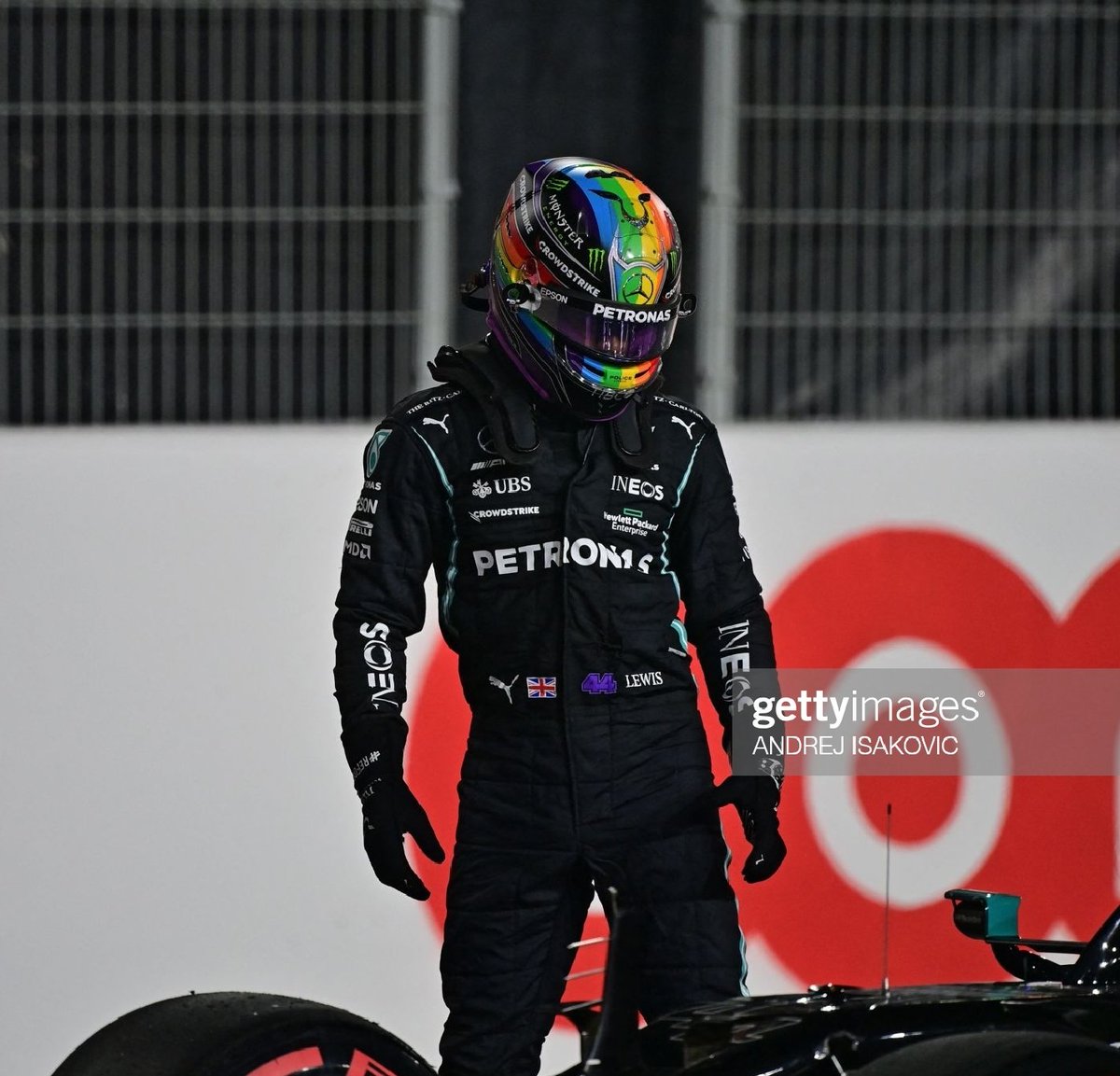 LH44_Lisa's tweet photo. @LewisHamilton π on #Pole102 π yesterday ππΎ What.A.Lap ππΎ #TeamLH #QatarGP https://t.co/P8Hf6JD84L