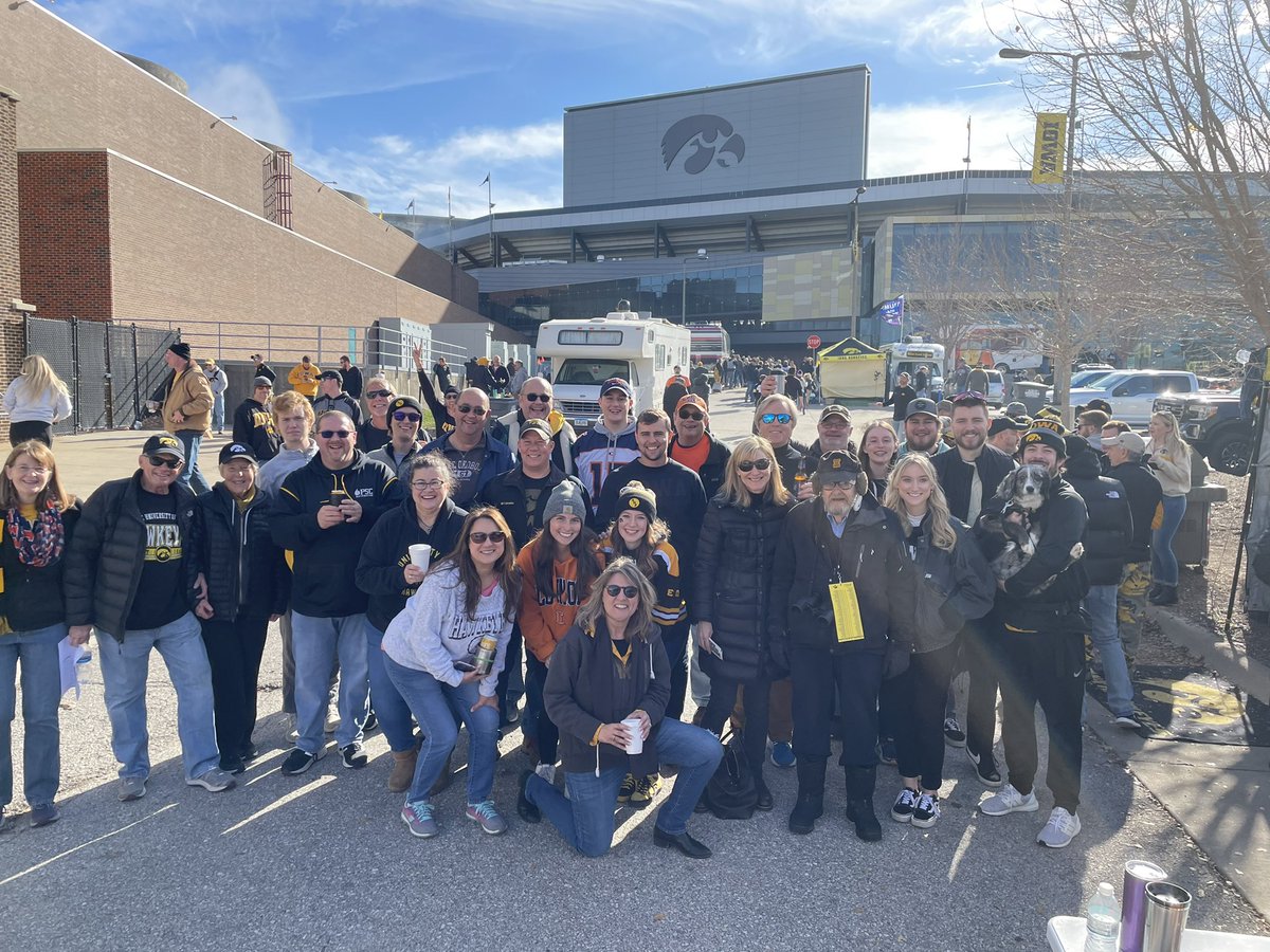 DaLayne's tweet image. Last tailgate of the season! Go Hawks! #FightForIowa
