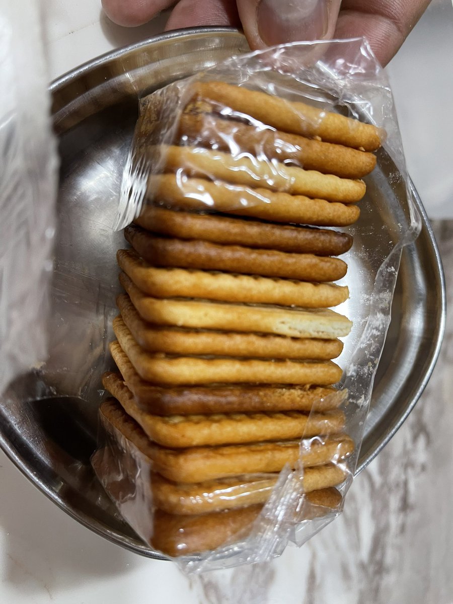 Pan_Kiran's tweet photo. @ParleFamily This is not quality we expect from you. Every  biscuit has different color due to improper baking and broken due to inadequate packaging 😡 I am eating your products  since 45 years but quality is deteriorating. https://t.co/QDSHsiXV2b