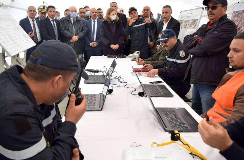 MinEquipement's tweet photo. ولاية الكاف: وزيرة التجهيز والاسكان تشرف على عملية بيضاء للتدخلات عند تساقط الثلوج والندوة الإقليمية لمجابهة تساقط الثلوج والتقلبات المناخية لولايات الكاف وباجة وجندوبة وسليانة والقصرين
السبت 20 نوفمبر 2021 https://t.co/2p0C6Sqq5w