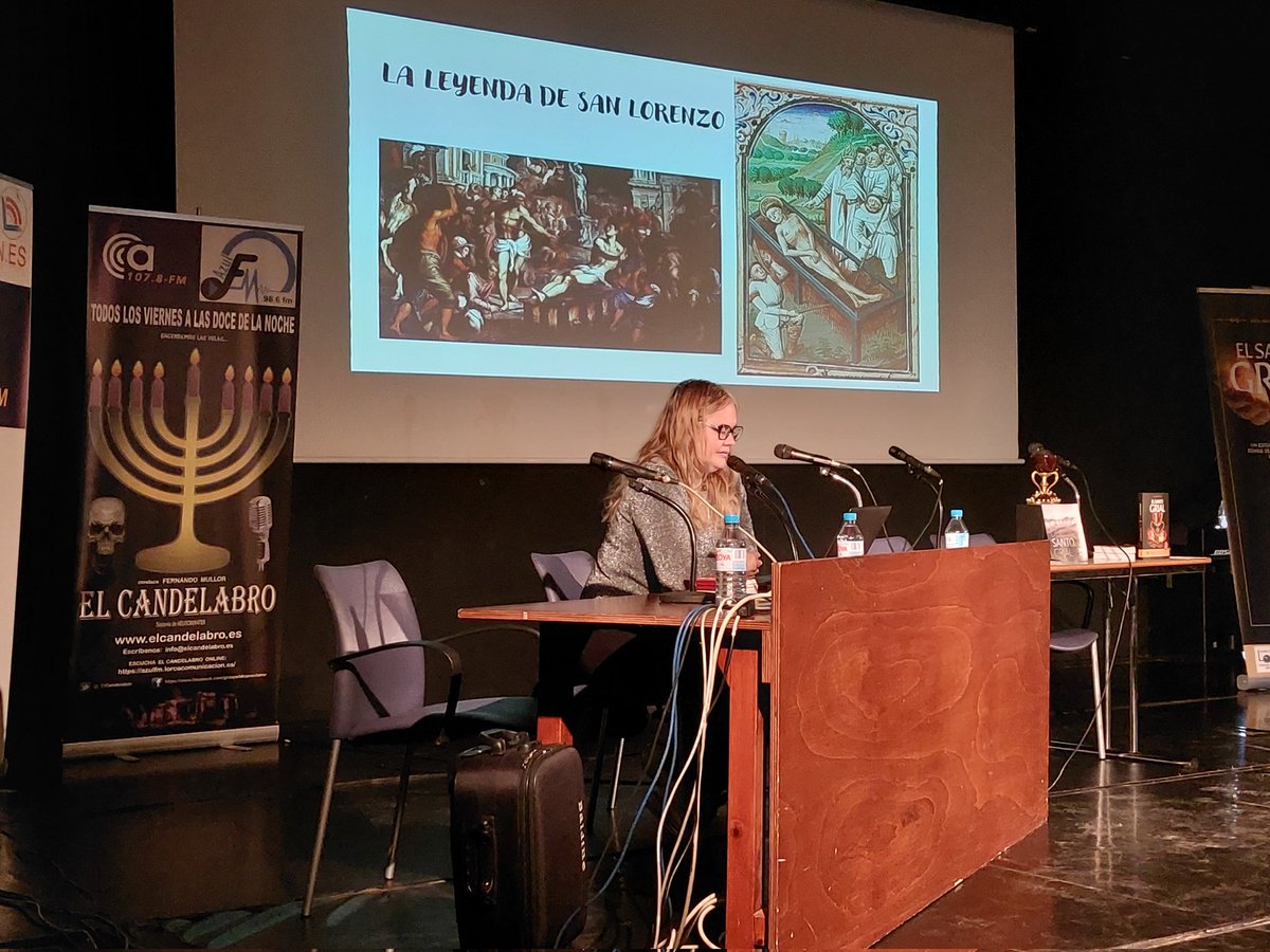 elcandelabro968's tweet photo. 🎤 @AnaMafGarca1: "Esta copa se nombra en 3 de los evangelios, y sin esta copa de bendición no tiene sentido la Pascua. Y es la que se fue en el siglo I a Roma" #IVJornadasElCandelabro #JornadasMisterioyCienciasdeFrontera https://t.co/lvfEwD9SzJ