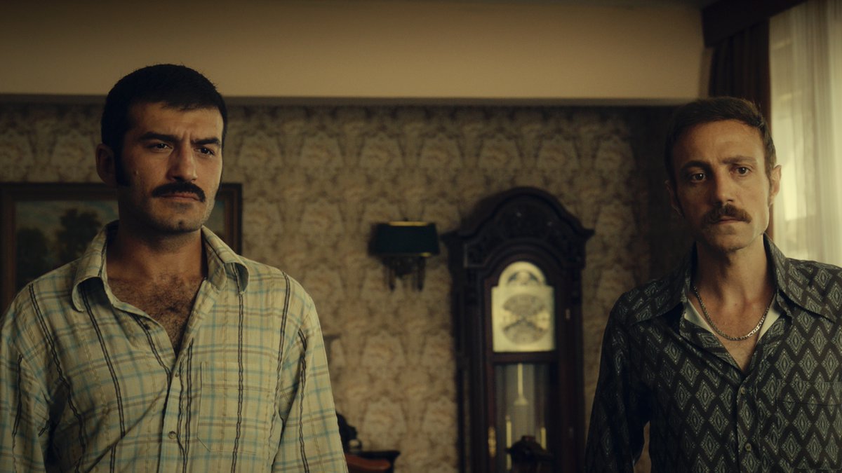dayifilmi's tweet photo. Birtakım olaylar silsilesiyle kabadayılar alemine girişi ve dillere destan olacak zirveye yükselişi ile bir adamın hikâyesi 10 Aralık'ta sinemalarda! #Dayi: Bir Adamın Hikâyesi https://t.co/q7VCrEbv9w