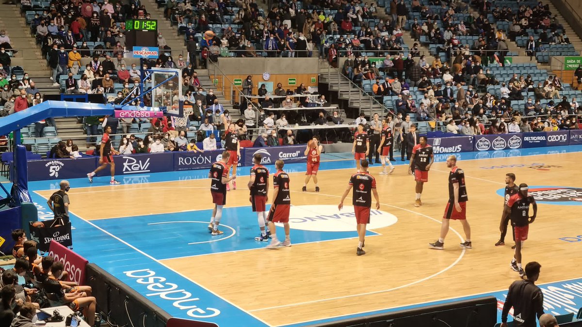 acuenca78's tweet photo. Hacia tiempo que no veía un partido en directo. No hemos podido disfrutar de la victoria del @CasademontZGZ pero el viaje ha merecido la pena! https://t.co/STDE3jTwb4