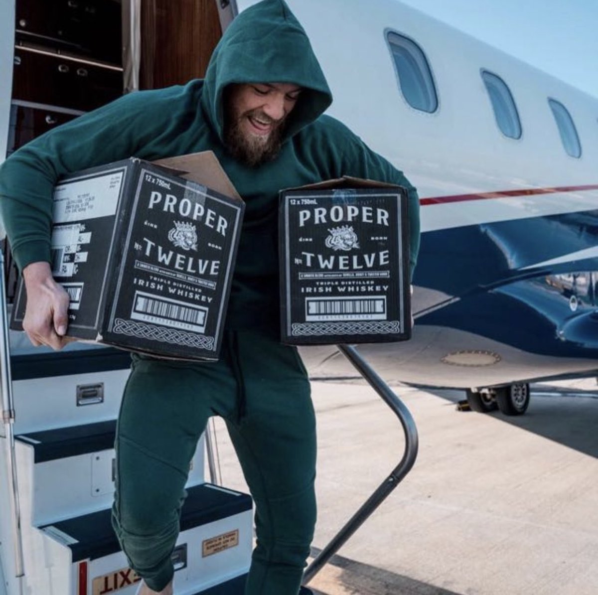 TheNotoriousMMA's tweet photo. The Notorious, ya’s’ll never get me! https://t.co/DZa1BjABYo