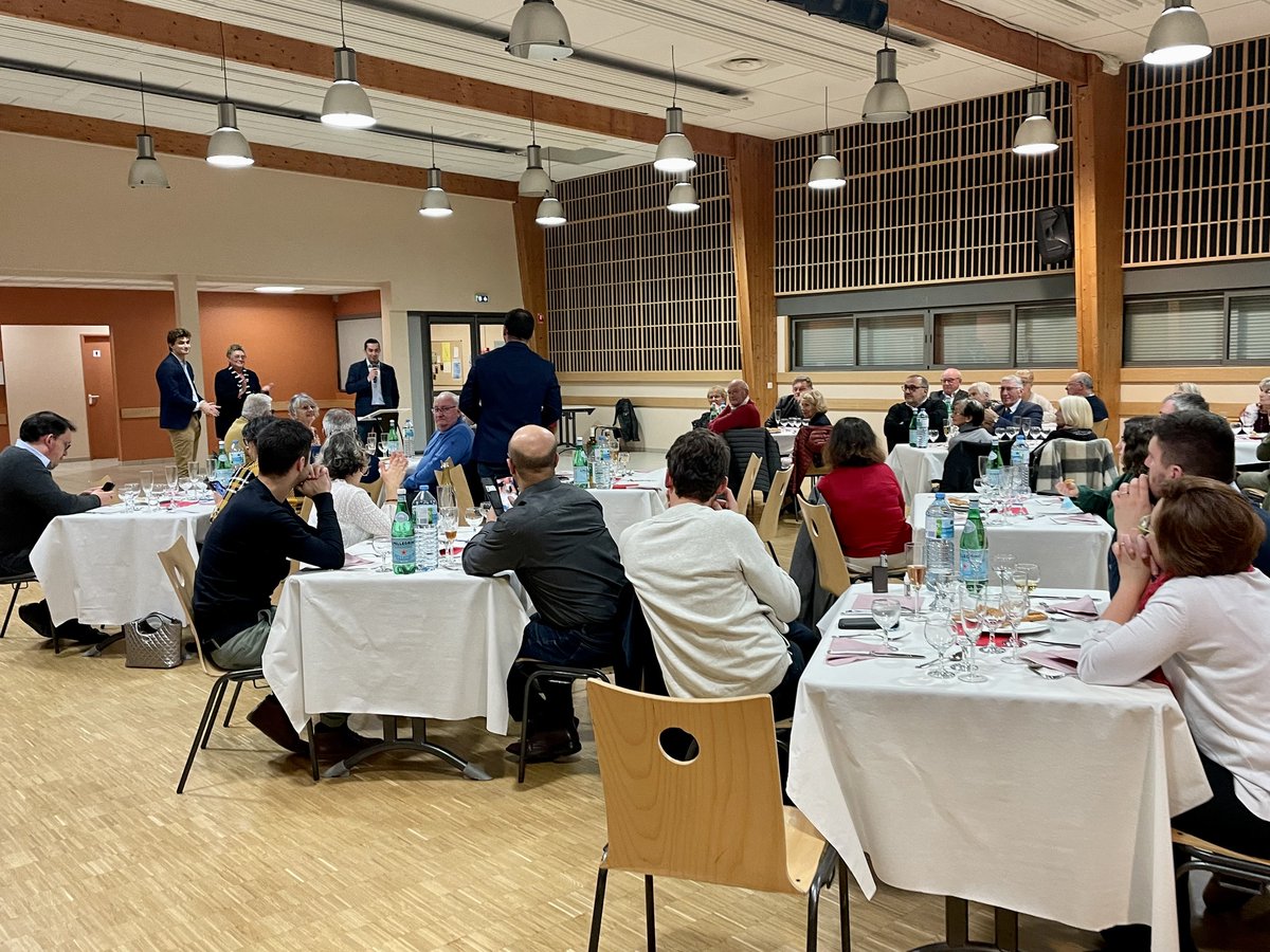 emmanueltasky's tweet image. Merci à @duboismarianne et son équipe pour l'organisation de ce repas traditionnel du Beaujolais nouveau autour de @GuilhemCarayon , président des @jeunesreps , ainsi que 2 de nos candidats investis pour les prochaines élections législatives, @MaximeBuizard et @Ariel_Levy45 .