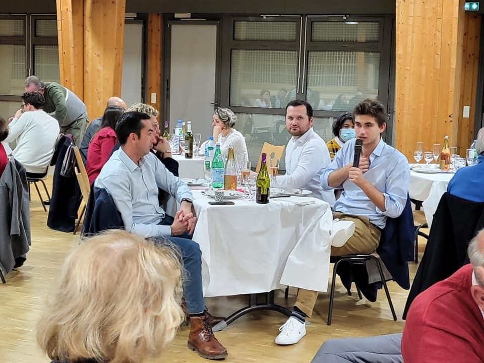 emmanueltasky's tweet image. Merci à @duboismarianne et son équipe pour l'organisation de ce repas traditionnel du Beaujolais nouveau autour de @GuilhemCarayon , président des @jeunesreps , ainsi que 2 de nos candidats investis pour les prochaines élections législatives, @MaximeBuizard et @Ariel_Levy45 .