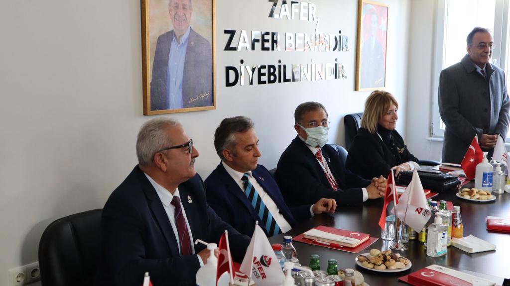zaferpartisi's tweet photo. Genel Başkanımız Ümit Özdağ, Sivas’tan sonra bugün de Eskişehir İl Başkanlığı binasının açılışını gerçekleştirdi. 
İl Başkanı Soner Çam ve yönetim kuruluna başarılar dileyen Özdağ, açılışa katılan vatandaşlarla sohbet etti. 
#TürkiyeninZaferi https://t.co/fcz6ojUOQi