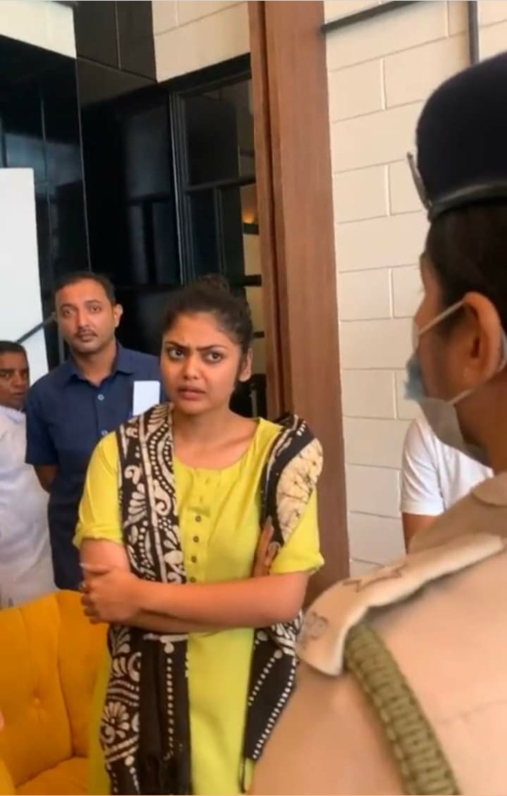 অভিষেক ব্যানার্জি ত্রিপুরা সফরের আগে
যুব তৃণমূল কংগ্রেসের সভাপতি 
Saayoni Ghosh    কে বিনা অপরাধে
চক্রান্ত করে  গ্রেপ্তার করলো ত্রিপুরা পুলিশ।। 

এই ঘটনার তীব্র নিন্দা প্রতিবাদ জানাই।
<a href="/BJP4India/">BJP</a> <a href="/BJP4Bengal/">BJP West Bengal</a> <a href="/BJP4Tripura/">BJP Tripura</a> <a href="/BjpBiplab/">Biplab Kumar Deb</a>