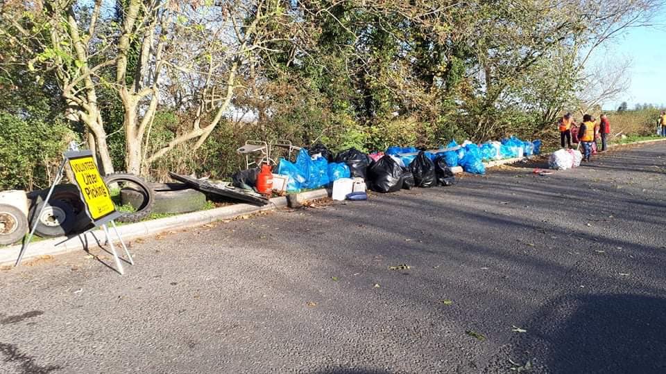 sarahbontour's tweet photo. Out with 14 other wombles this morning and managed a good 83 bags plus tyres, tv and other general large stuff. #wombles #nllw #actionnotwords #everybagcounts #litter #keepbritaintidy #oneworld #ourworld https://t.co/fagyNAY2Hn