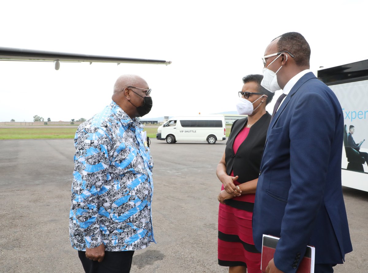 Earlier today, Speaker of #SierraLeone Parliament, Rt. Hon. Dr. Abass Bundu was received by @RwandaCDeputies Speaker, Rt. Hon. @MukabalisaD at Kigali International Airport. He is in #Rwanda to attend #CSPOC17Rwanda.