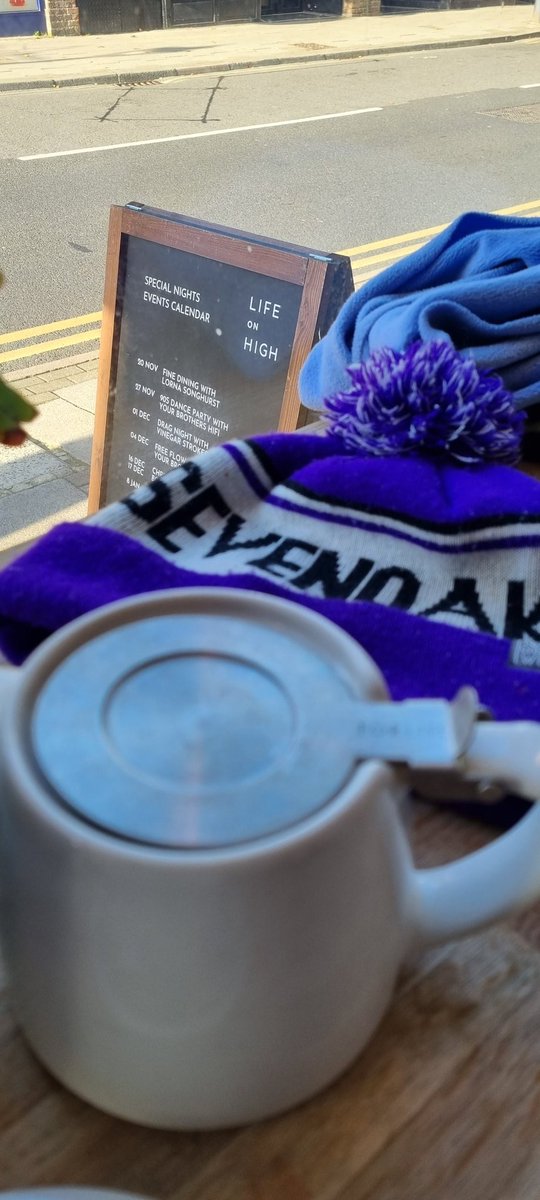 Pre match tea before Vets game. #milkshake #earlier #propercoffee <a href="/SevenoaksHC/">SevenoaksHC</a>