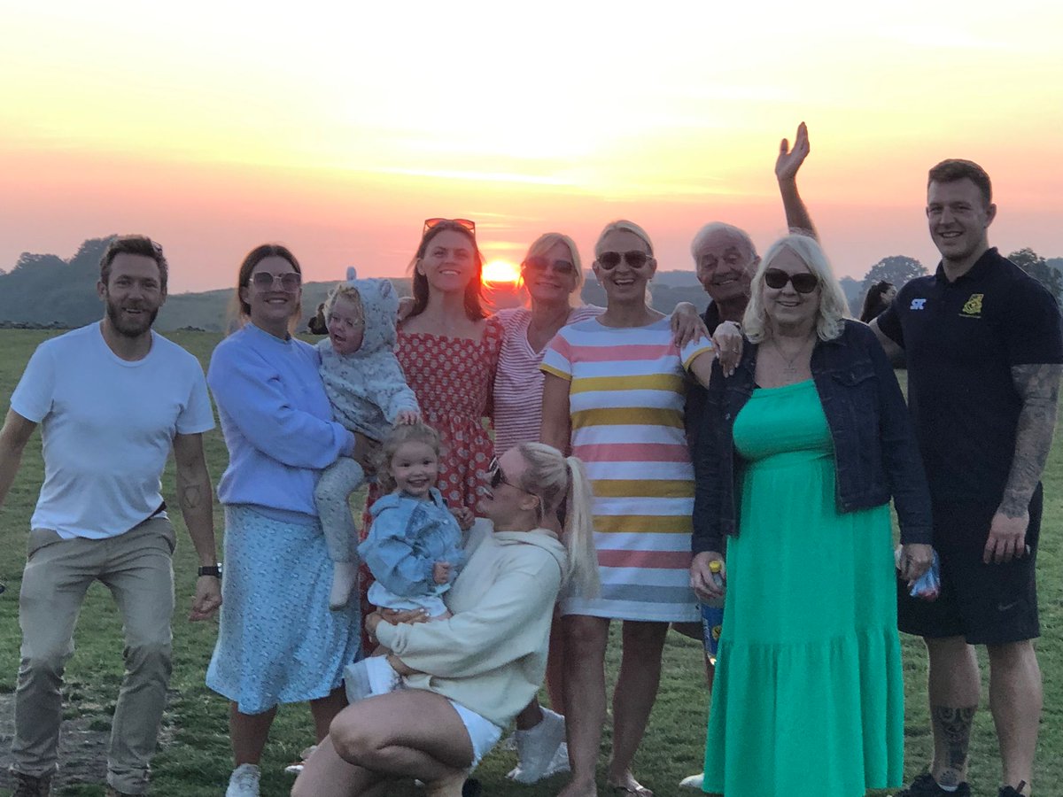 daddiesmumpet's tweet photo. @Kwik_Fit Had a wonderful family trip to our local Castle with all the family. The sunset was amazing!
#kwikthrowback https://t.co/bOd77oLI6P