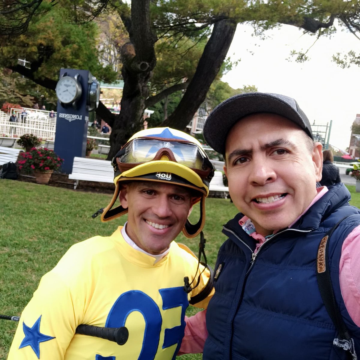 LCRUZ24's tweet photo. Aquí éstoy en el Paddock de #belmont @TheNYRA con @javiercastellanojock el 4 veces consecutivas Eclipse Awards definitivamente un gustó además de Paisano excelente persona , conduciendo nuestro ejemplar #doublepour que cada día lo hace mejor. https://t.co/QR4WuCYt9c