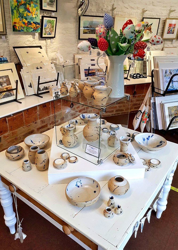 HayrackGallery's tweet photo. We have added to our collection of wheel-thrown vases, jugs and bowls from Bedfordshire based potter Peter Walkem, all in his signature Seaspray design. Call in and see our complete range next time you visit the @OldDairyFarmNN7, or see them in our online shop.
#shoplocal #ODF35 https://t.co/XprGwFg84i