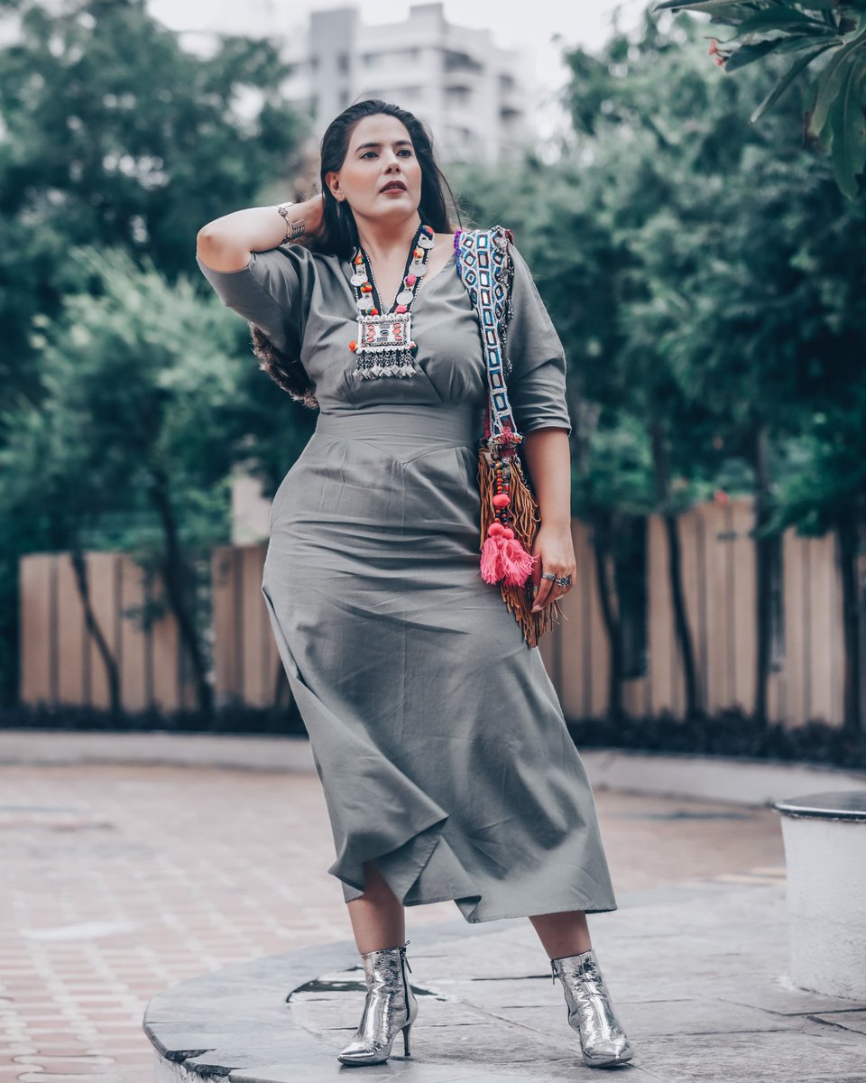 Paranoshblogs's tweet photo. She’s a wildflower, with a bohemian soul. Please tell me it’s not only me who’s finding it difficult to leave the summer fashion behind? Especially the pastels and this seasonal favorite jute bag. All I need is notes of white blossom, fresh Sicilian lemon✨ https://t.co/Nz6gv1YLbB