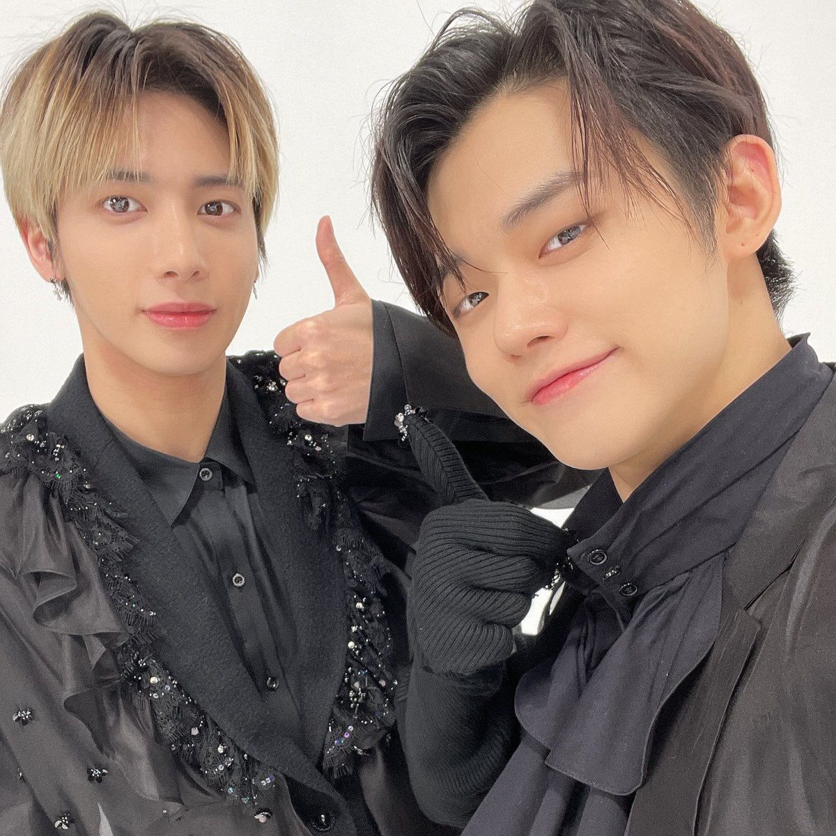 T190118H's tweet photo. 셀카로 보는 냥냥즈 성장🥺 https://t.co/TUQUGYkD4D