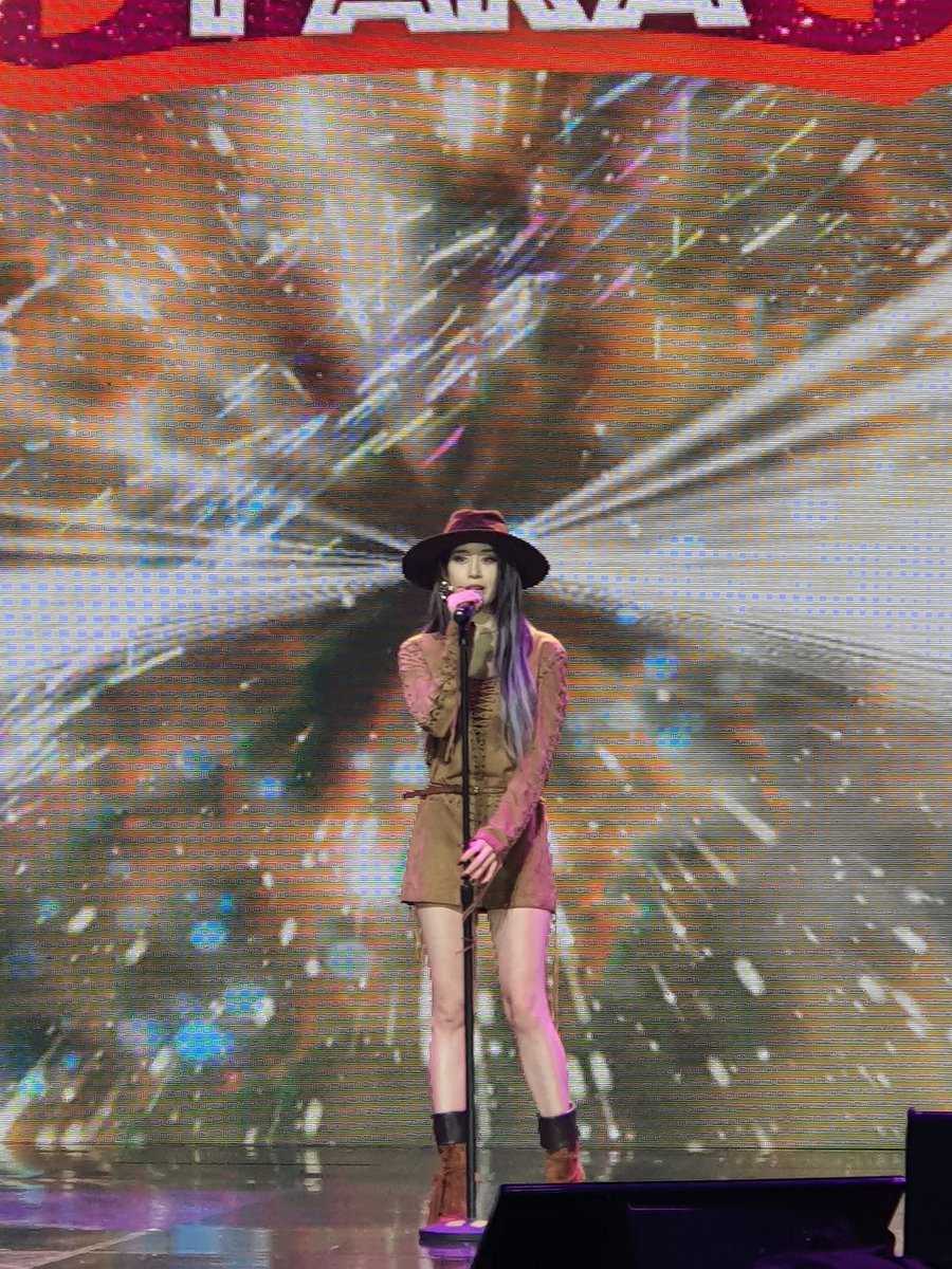 quinz_tara0729's tweet photo. 좀 잘 찍은듯 #티아라 #팬파티 https://t.co/D8V2PkjeMb