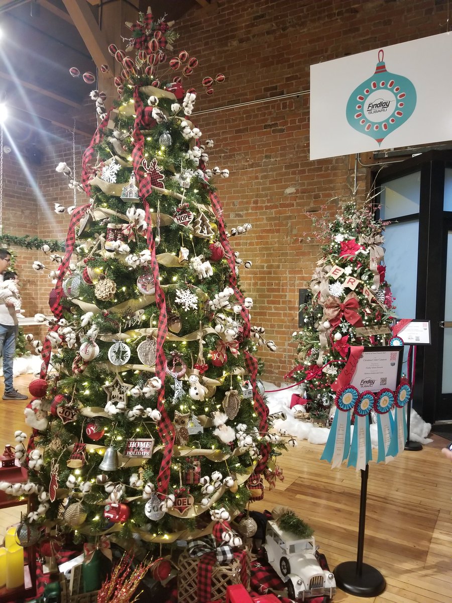 ToyotaFindlay's tweet image. Congratulations to @SubaruPrescott on their #festivaloftrees2021 win! Isn&apos;t she gorgeous!? #festivaloftreesprescottaz #christmastreedecorating #ohchristmastree 
#PRESCOTTAZ