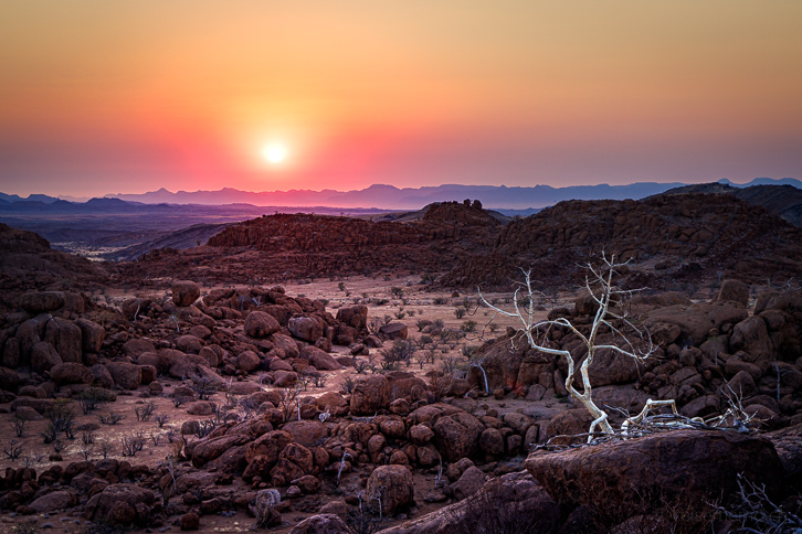 Mowani Mountain Camp is located amidst fascinating rock formations in Namibia’s southern Damaraland. One of the many highlights is the sunset! Have a look at this amazing camp: bit.ly/3FE2NHA