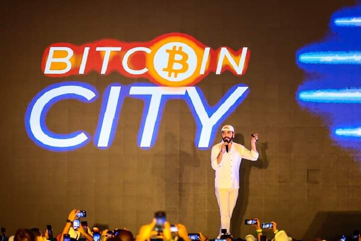 HugoRenManzana1's tweet photo. #FeelTheBit || El Presidente de la República, Nayib Bukele, anuncia la #BitcoinCity. "Será una ciudad legalmente constituida, con bares, restaurantes, con todo. Con su propio volcán, que dará energía a la ciudad", describió. https://t.co/sD45H8zq6j