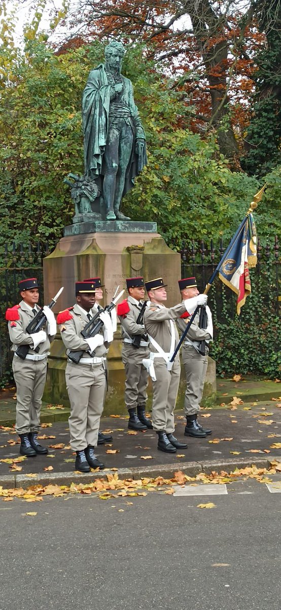 CDC3RAMa's tweet image. Le #3RAMa au pied de la Cathédrale de #Strasbourg pour commémorer le 77e anniversaire de la #Libération de la ville. Honneurs à la mémoire des « bigors de Leclerc » qui ont participé à l’épopée de la 2e DB et tenu la promesse du 2 mars 1941 à Kouffra !
 #EnLeurSouvenir