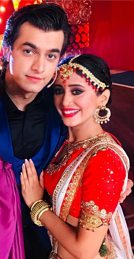 SimranS51082908's tweet photo. His success 🙌, Her prayers 🤲
His priority, Her comfort
His sleepy voice 😴, Her morning face
His deep eyes 👀, Her long hair
His hugs 🫂, Her addiction
#shivin #shivinforever #MrandMrsKhan #MrsSMK ♥️🧿 https://t.co/iRYaZzDlpG