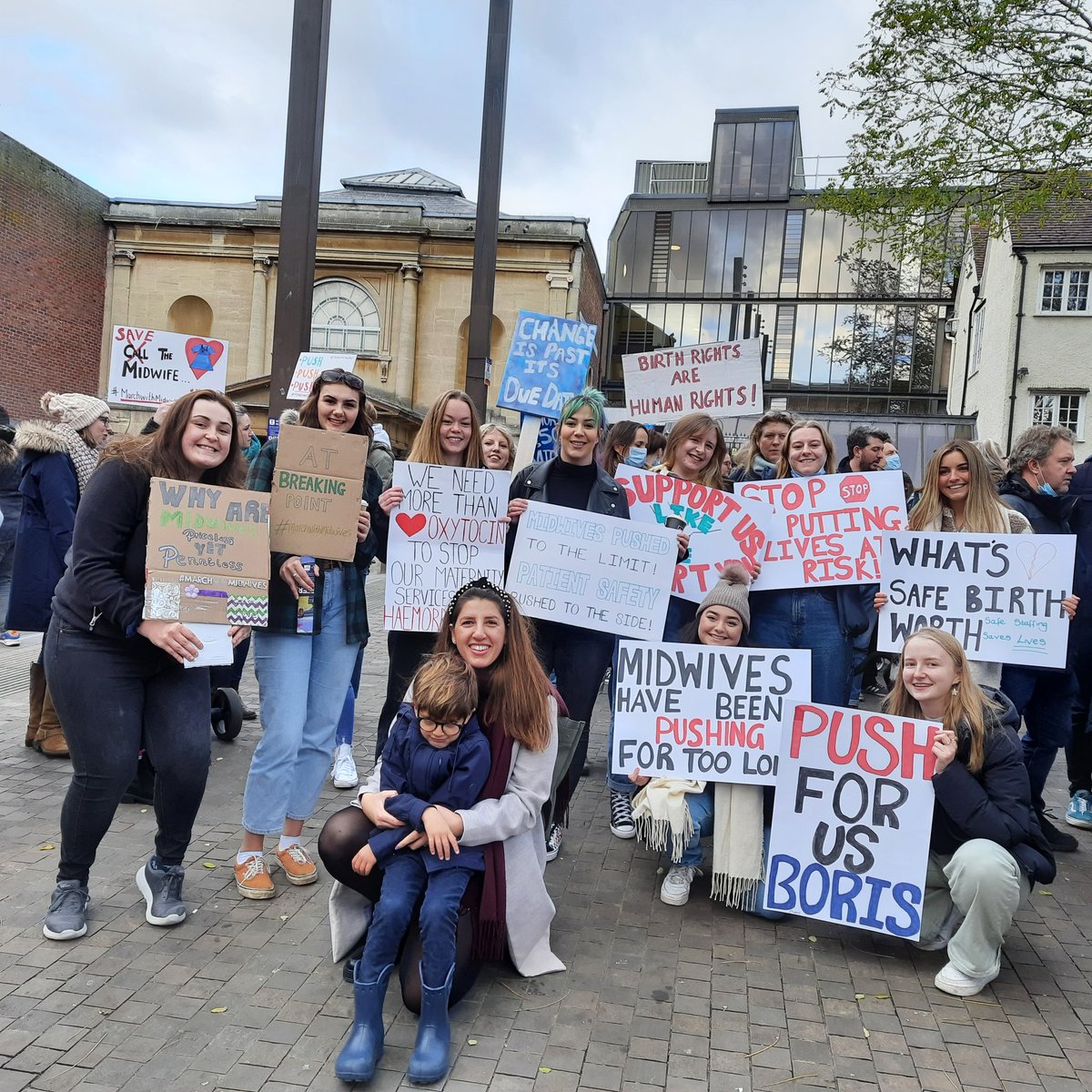deepasanthosh's tweet photo. I was in #Oxford for #MarchWithMidwives
So many heartwrenching stories 💔
So many emotional poems 🥺
So many worries, so many tears 😪
YET
So much togetherness 👨👧👧👩👦👦
So much support 🤲
So much hope💚❤💙
Listen to us @sajidjavid @BorisJohnson
#SaveOurMidwives
#marchformidwives https://t.co/zM8TlC45Ai