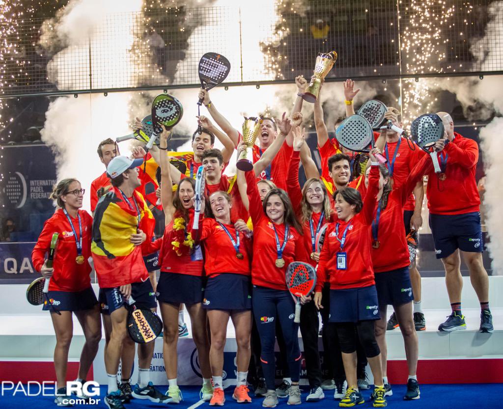 PaulaJosemaria's tweet photo. CAMPEONAS DEL MUNDO 🏆🇪🇸🌍 https://t.co/fslFKDmjOs
