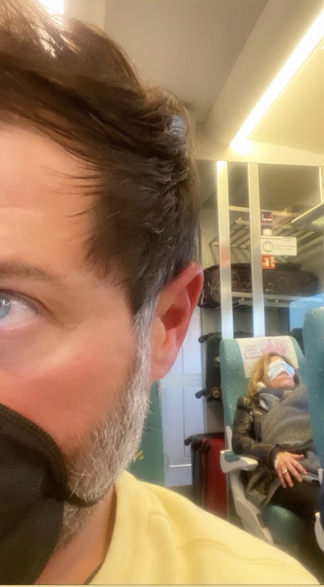 xaviercastells_'s tweet photo. Es obligatorio el uso de mascarillas. https://t.co/9C1Y8Cvyq1