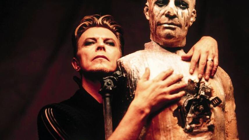 davidbowie_news's tweet photo. David Bowie – The Hearts Filthy Lesson

1. Outside (1995)

Video of the Day ~ https://t.co/wqE3MOjKU8 https://t.co/xzzNc8O4bJ