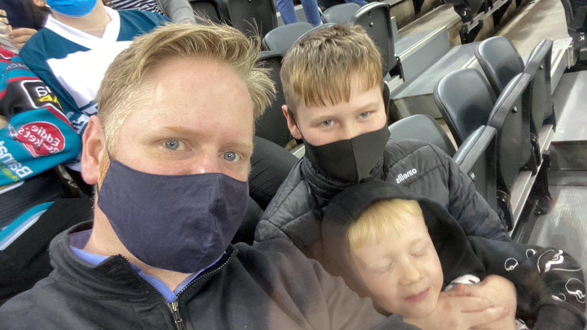 knagurski's tweet photo. @BelfastGiants #giantselfie https://t.co/Et7BVnP5zq