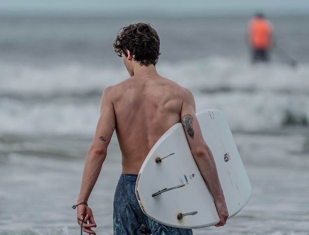 TrackingSM's tweet photo. Holy! 👀🏄🏻‍♂️ https://t.co/eMbrrkARVO