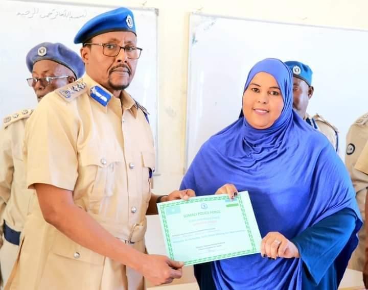 dd4fx's tweet photo. Puntland:Gabadho dhammaystay kulliyadda Booliiska Soomaaliyeed ee Carmo,-Bari.
Dumarka Aya Ka Qeyb qadanaya difacida dalka ayago Qeyb ka Ah Ciidanka Policka iyo Miltariga,
'' War Hooy hubka Qata Holciya Cadiwgiina''
#Police
#miltry
#Somalia
#somalipolice
#woman https://t.co/aKzh1dzpN6