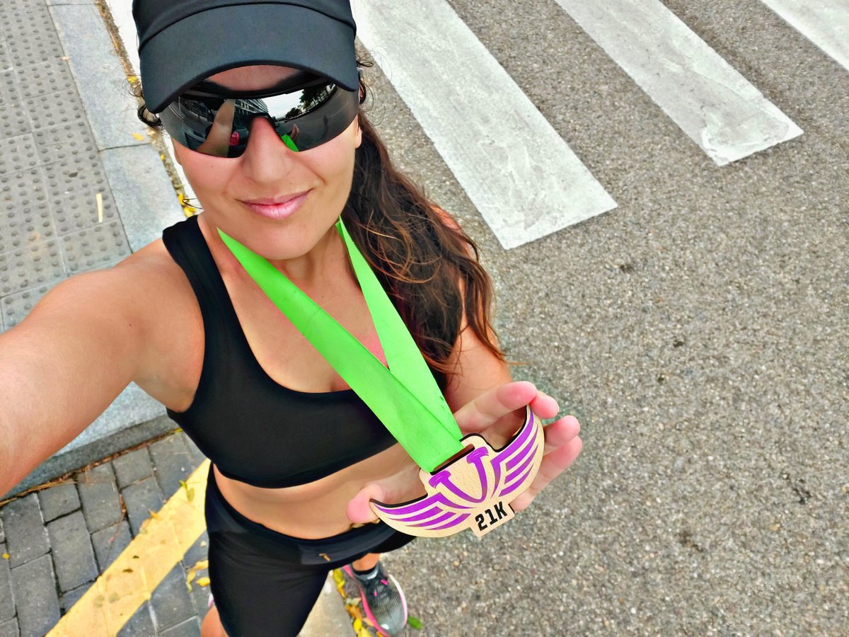 reto21k's tweet photo. Última tirada larga antes de @maratonvalencia. Siempre feliz de volver a ver a amigos. Eso si, los 21K pensando que menos mal que Valencia es plana gracias a @EventsThinkerSL y #CarreraVuela 🤣🤣🤣🤣🤣
¡Mañana empezamos tapering!
#KMSxELA https://t.co/tRbRAoD754
