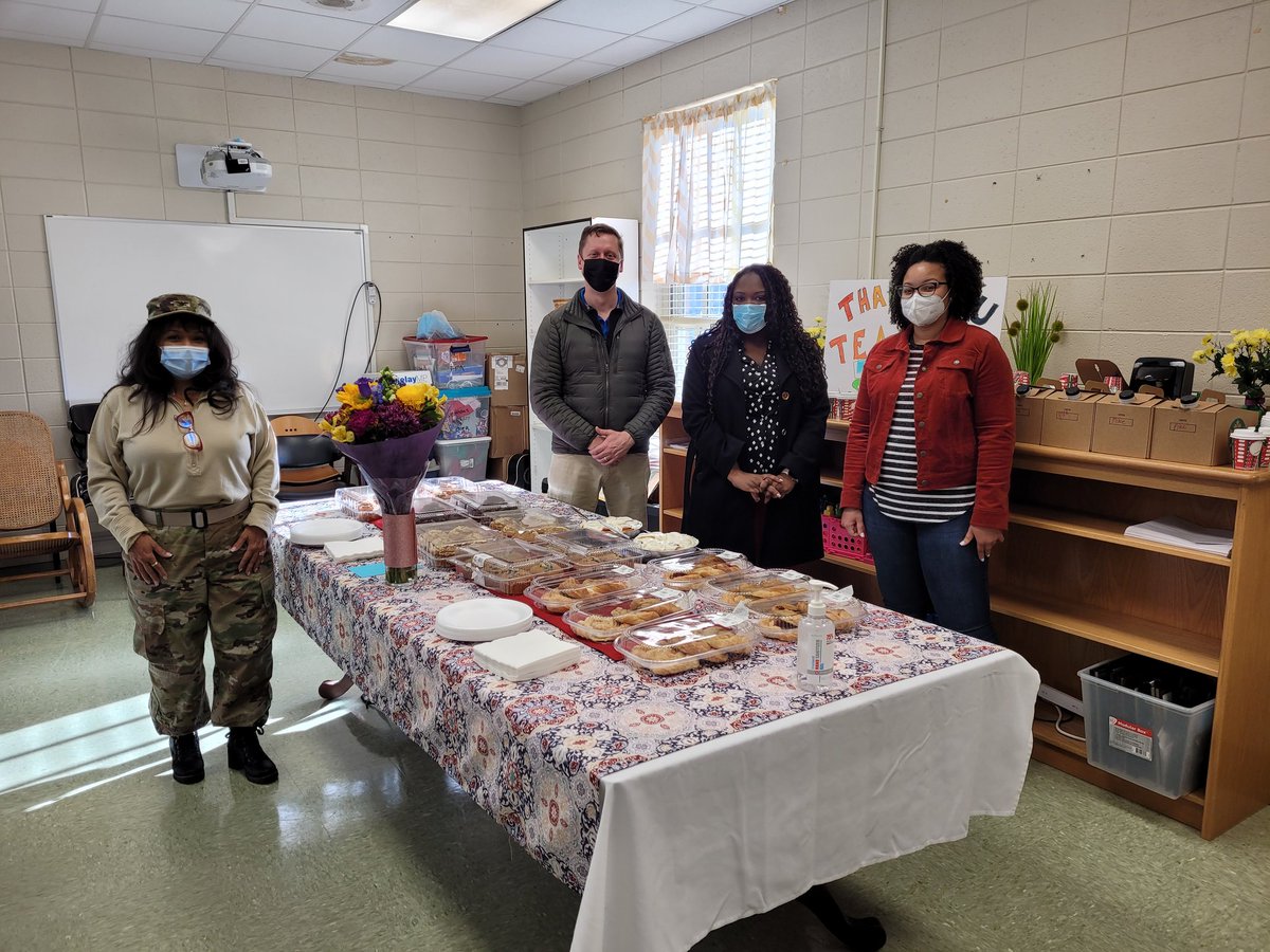 The Providence PTA hosted an appreciation breakfast for all Providence Elementary School staff on Friday. Staff members enjoyed a variety of delicious foods and Starbucks coffees! #piratesexcel @HSVk12