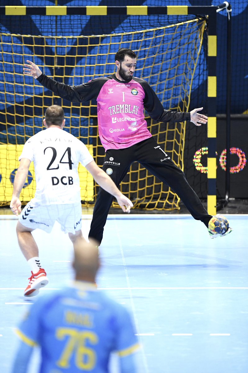 Il est toujours pas mal <a href="/CyrilDumoulin/">Cyril Dumoulin</a> dans les cages : 20 arrêts (dt 3 penalties), vendredi, avec <a href="/TremblayHB/">Tremblay Handball</a> face à <a href="/VilleurbanneHA/">Villeurbanne Handball</a> 

📷 <a href="/Antoine_Breard/">Antoine Bréard</a> / <a href="/Exuleo/">Exuleo</a> 

Follow nous : Instagram.com/exuleo