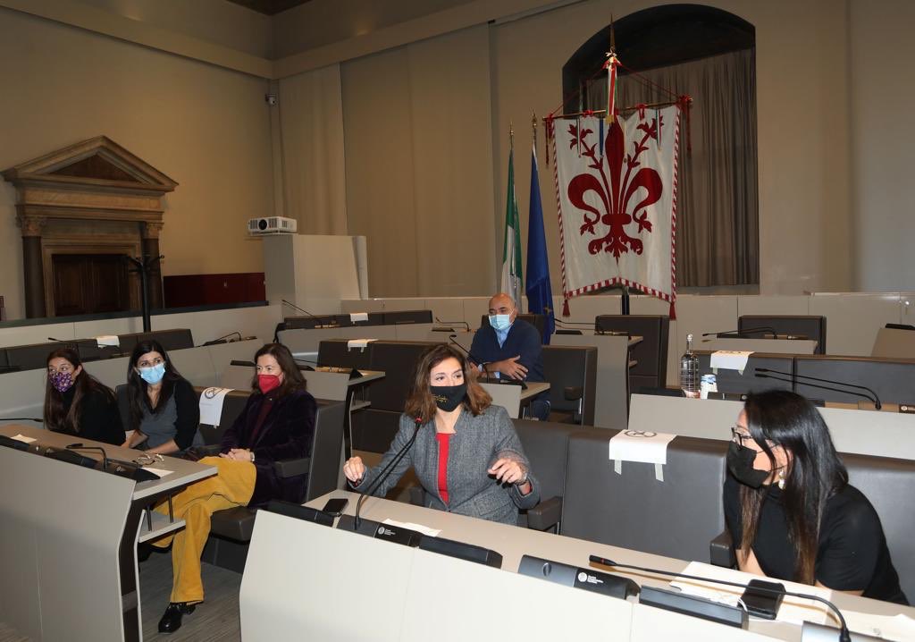 Un unico spettacolo per 50 città italiane, contro la violenza sulle donne. Si intitola “Il nome potete metterlo voi”, scritto e diretto dal regista Mauro Monni, una produzione dell'associazione Sine qua non. A Firenze appuntamento martedì 23 novembre al Teatro Puccini!