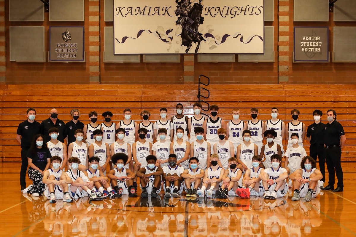KamiakBball's tweet photo. ‘21-‘22 Kamiak Knights

#UKnighted🏀 https://t.co/CfQtHOc1MZ