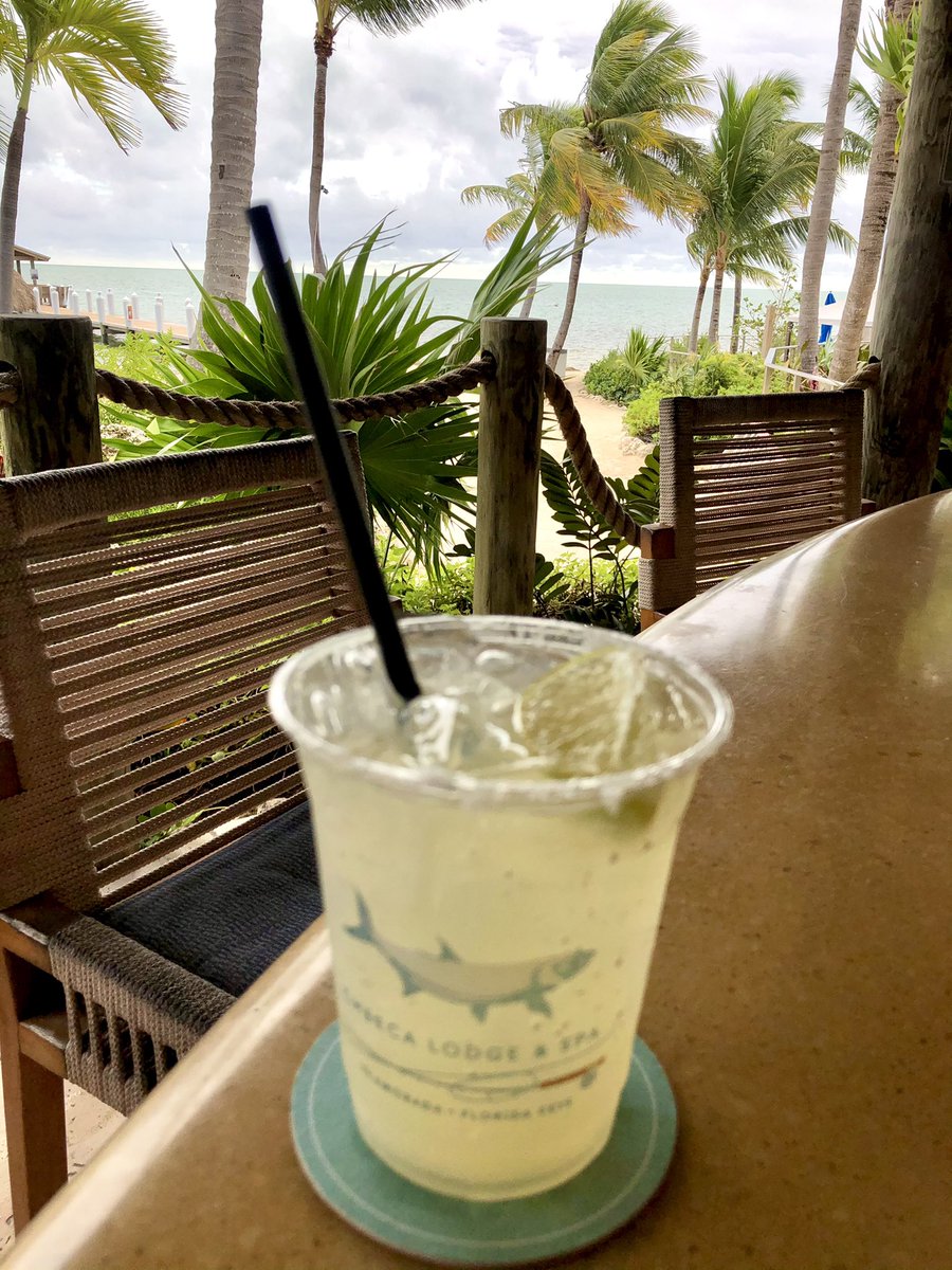 HillaryC2's tweet photo. Cheers from Florida! Beautiful...🌊🌴😎🐠
#Cheecalodge 
#FindyourBeach https://t.co/5nLyS7wgw9