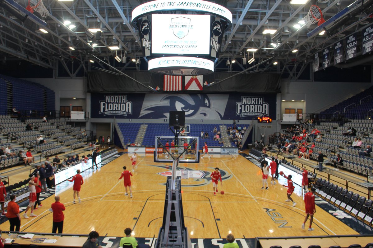 TerrierMBB's tweet photo. First visit to Jacksonville since competing in the 1987 Gator Bowl Classic against Illinois State & Jacksonville. #GoBU https://t.co/Ze8TC3umCm
