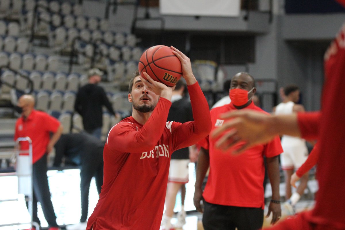 TerrierMBB's tweet photo. First visit to Jacksonville since competing in the 1987 Gator Bowl Classic against Illinois State & Jacksonville. #GoBU https://t.co/Ze8TC3umCm