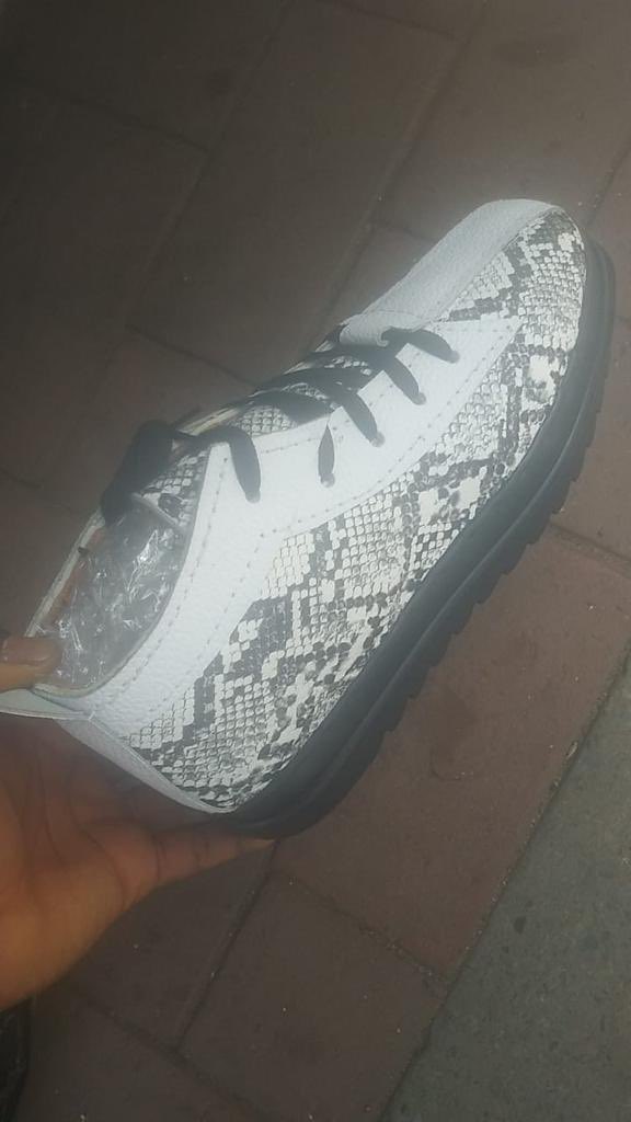 IBUTHOsneakers's tweet photo. ✅✅✅✅✅✅✅✅✅✅✅✅

BUTHO SNEAKERS 👟 

We manufacture genuine leather sneakers 
We courier Nationwide 🚚
Delivery in 3-5 days

For Orders: 072 582 3636

Berry | Slik Talk | Unathi | #IdolsSA | #QatarGP | Zama https://t.co/0d2HvMbtvo