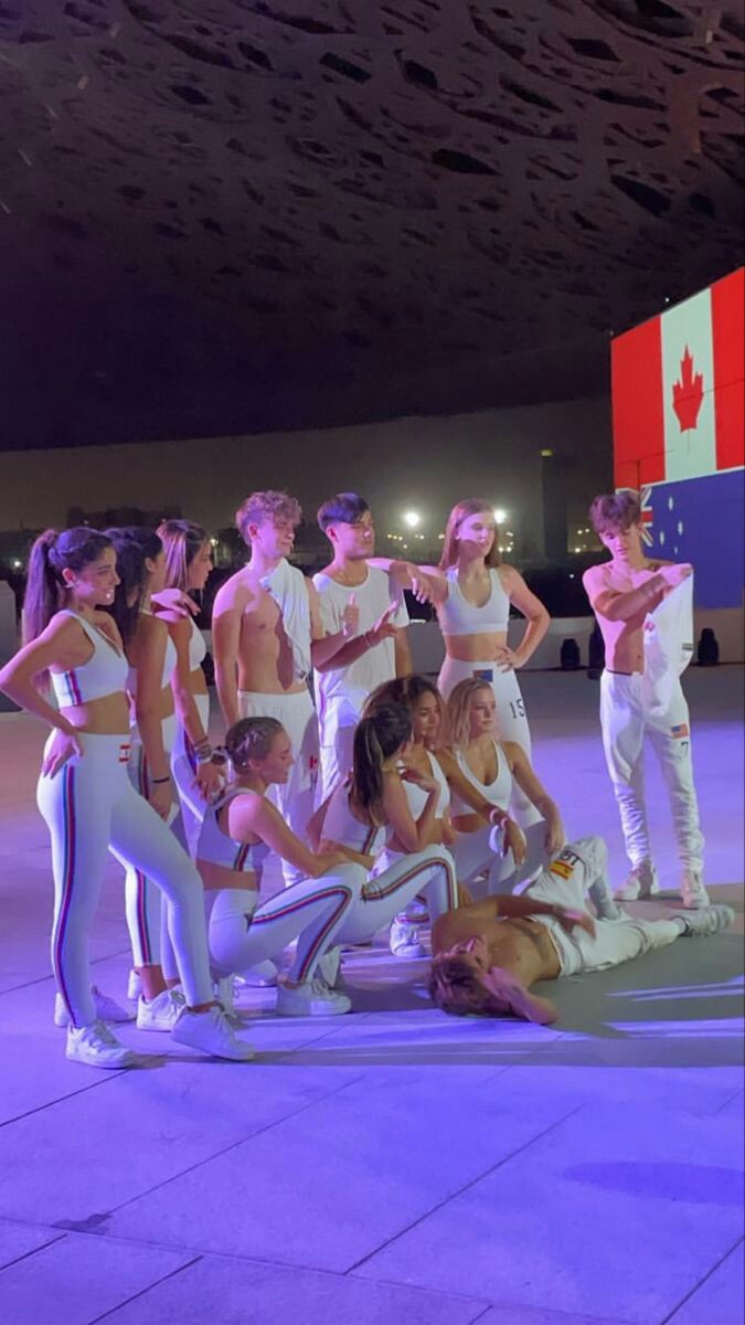 razon_beauchamp's tweet photo. o único show do now united q eu consegui ir foi esse KKKKKKKKKKKK *rindo pra n chorar*
#NowUnited
#NowUnitedBackToBrazil https://t.co/Y9gMwB4rxT