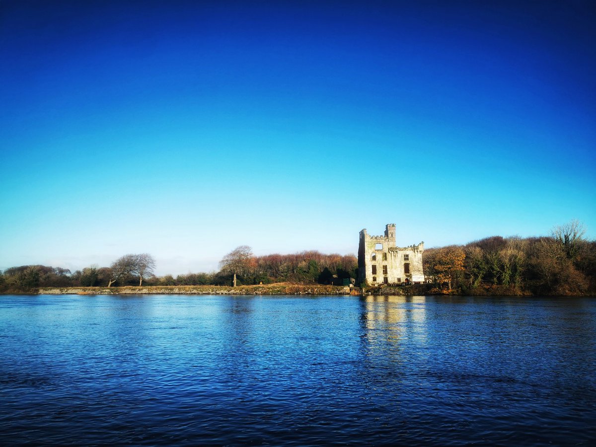 niamhgalway's tweet photo. Menlo Castle is looking majestic over the river, having had the ivy removed. A cold breeze coming off the water today. #menlocastle #recreationalrowing https://t.co/7BBC0Hbqrb