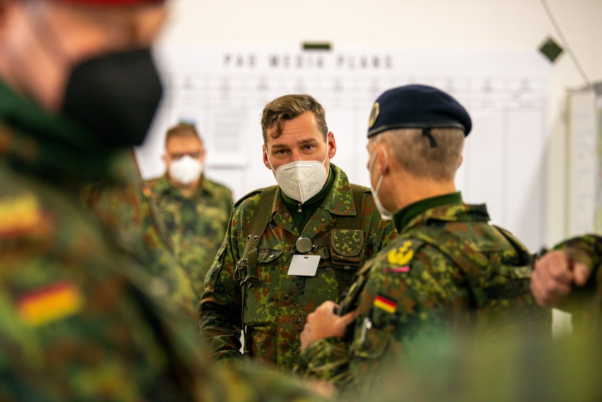 1GENLCorps's tweet photo. Our commander @AndreasMarlow visited the 10 Panzerdivision. The unit is one of our training audiences within #ALSW. The COM got a tour around their exercise area and spoke with several comrades about the job they have to fulfill during ALSW. #WeAreNATO #ALSW21 https://t.co/IsDe4Tse6B