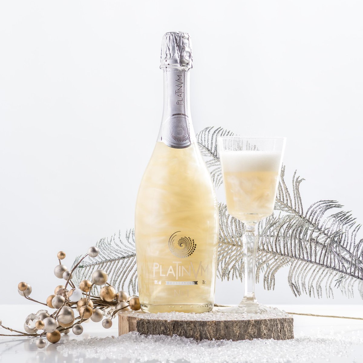 🌟🥂🍾 Hoy, en Platinvm hemos empezado a oír el tintineo de campanas, a pensar en reuniones familiares y en los regalos debajo del árbol.. y tú, ya estás pensando en la Navidad?🌟🥂🍾

#fiesta #celebracion #brindis #navidad  #seacercalanavidad #platinvm #espumoso #vinosdecolores