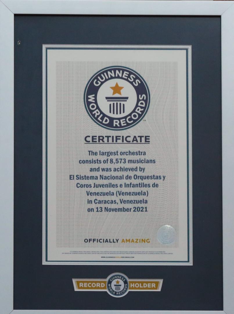 El Récord Guinness alcanzado por El Sistema, es una demostración de que Venezuela vence las dificultades. Por nuestras venas corre el espíritu de superación y nobleza, somos ejemplo para el mundo. Es conmovedor vivir esta historia.